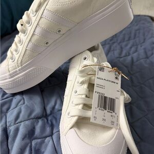 NWT adidas Nizza Platform W Sneakers in Off-White